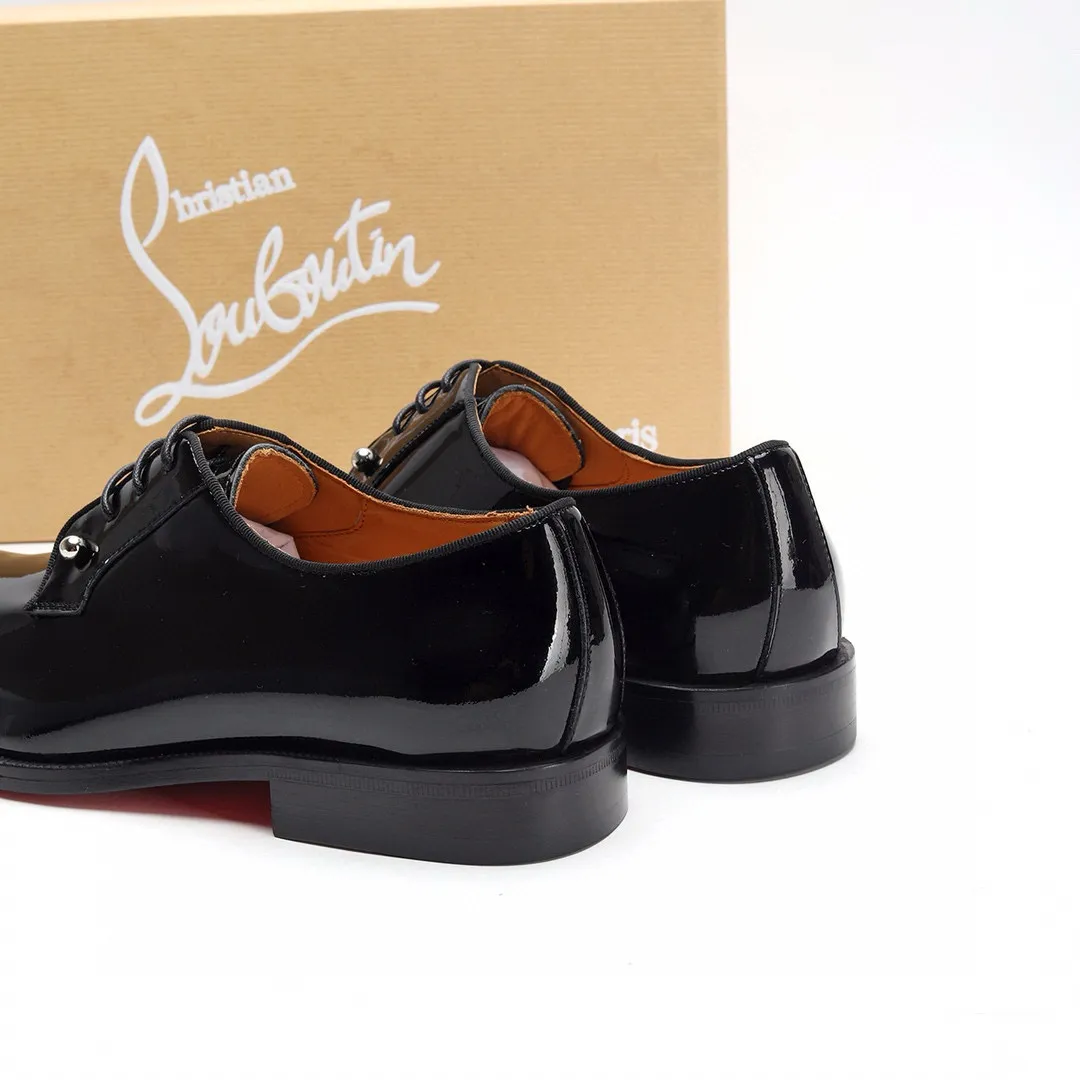 Batch 1,080 yuan 💰••New real shots••CL～High-end men’s 👔casual•loafers with red soles! ••🆑Genuine and top-quality goods from original orders ••✅💯 Purchase goods from top-quality original orders! Original imported patterned cowhide ➕Imported cowhide lining ➕Cowhide feet ➕Original leather outsole~🉑️Feel free to compare the authentic ones! Size: 38-44 (45.46.47 can be customized)